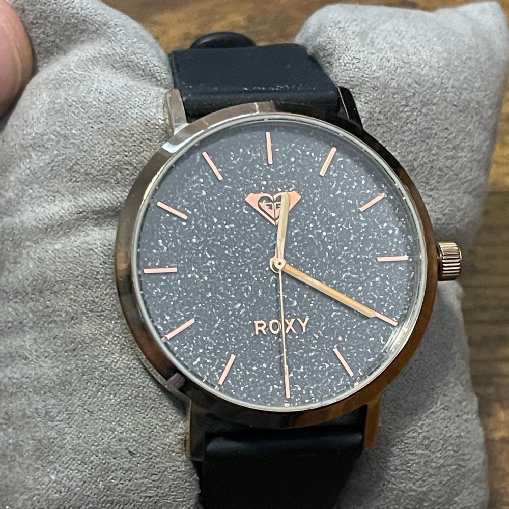 Roxy The Royal Women’s Watch RX 1008BKRG Rose Gold Tone Black Glitter Dial
